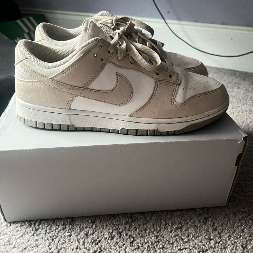 Cream / White Dunks